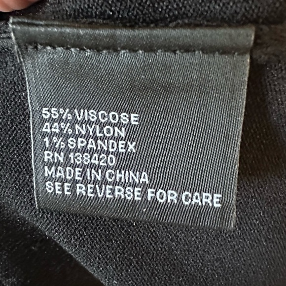 CARLISLE Collection Sleeveless Top - Picture 4 of 5